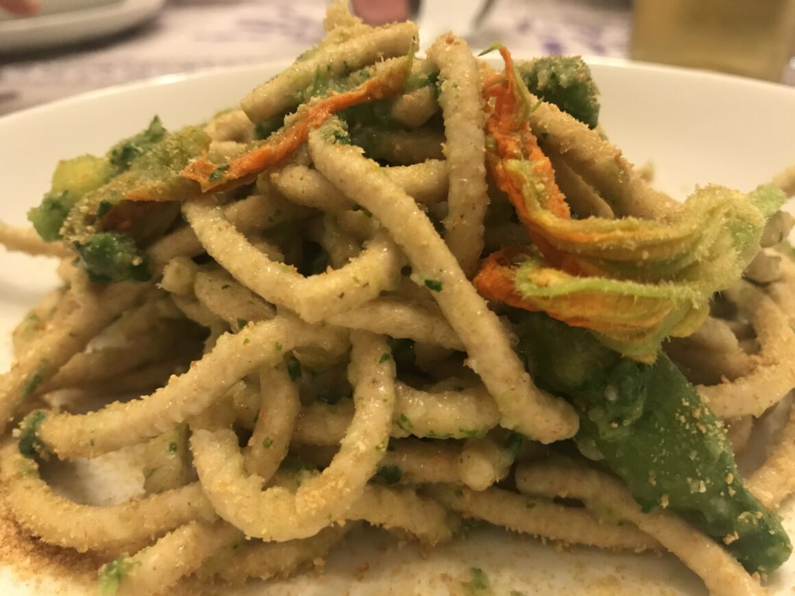 spaghettoni-foglie-zucchina